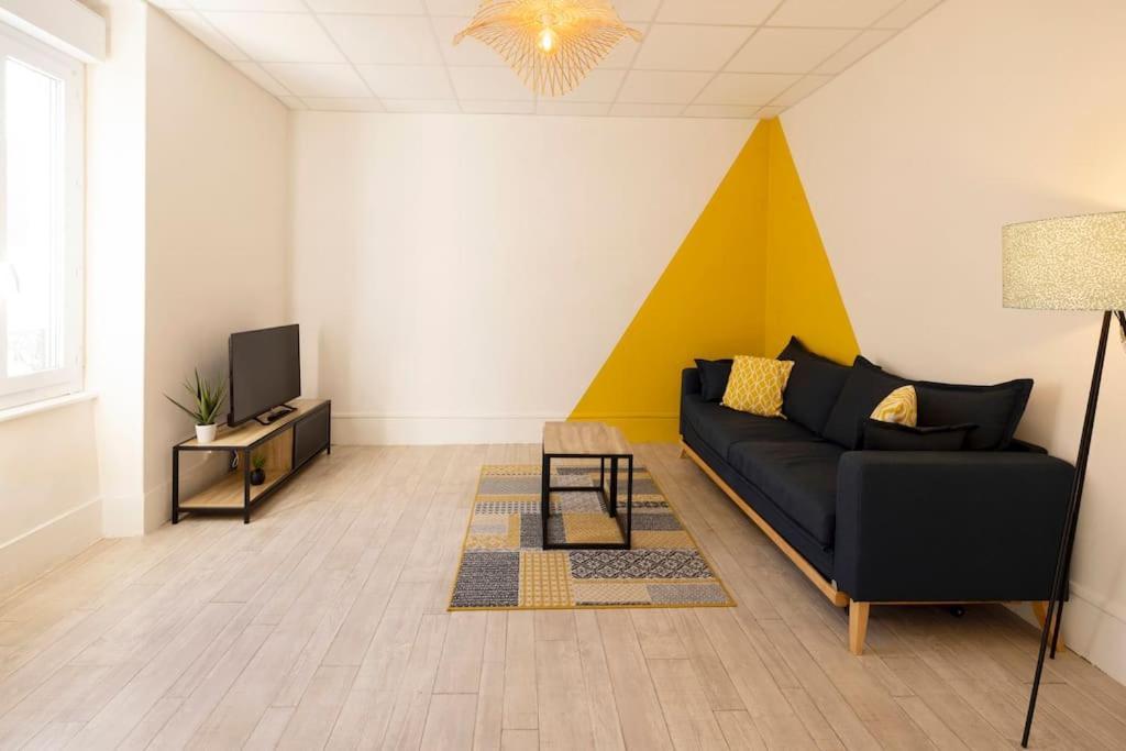 Le Cosy C - T2 Tout Equipe - Centre-Ville Gare Montluçon Екстериор снимка